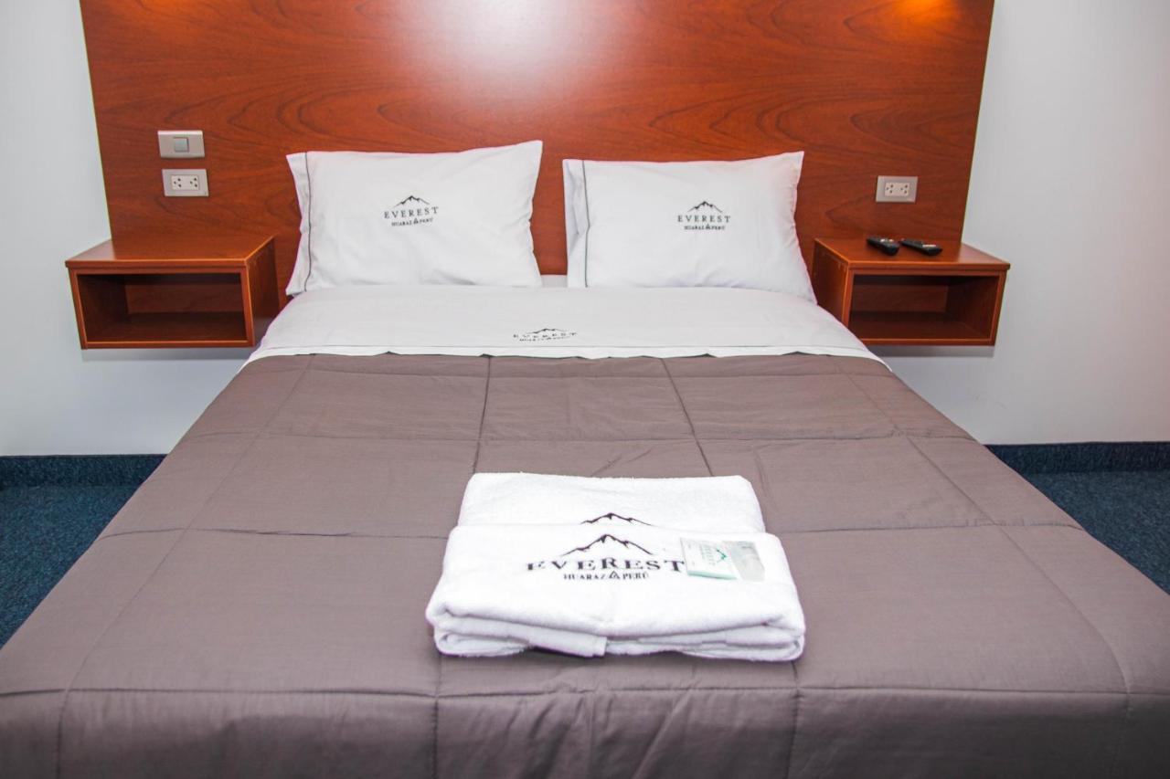 Hotel Turistico Everest อัวรัซ ภายนอก รูปภาพ